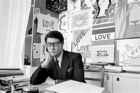 biografia y vida de yves saint laurent|yves Saint Laurent famous for.